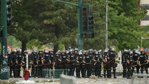 미 흑인사망 시위현장 주방위군 500명 배치…CNN기자 체포되기도