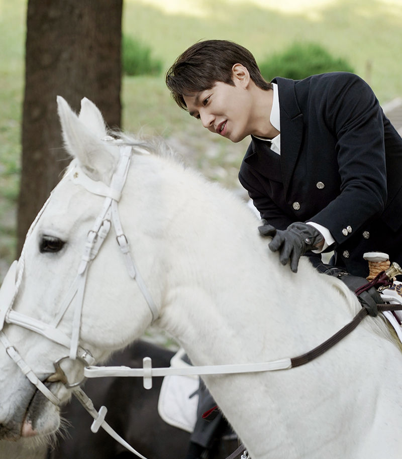 White Horse in TWICE's New MV Reveals to Be Lee Minho's Horse in 'The King'