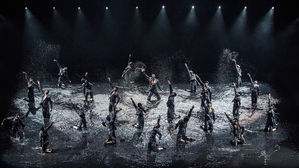 [취재파일] 방콕에 지친 당신을 위해(38)…톰 히들스턴 연극 복귀작 & 러버덕이 백조의 호수에