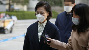 '갑질 폭행' 한진家 이명희 씨 오후 2시 1심 선고