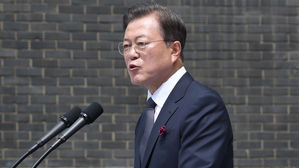 문 대통령 "경제 민주주의·일상 민주주의 이뤄야"