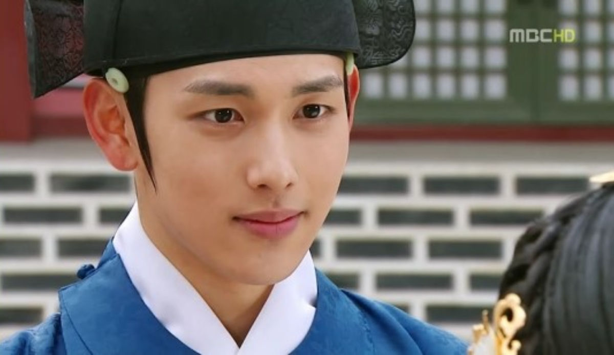 'Moon Embracing the Sun' Yim Siwan & Kim Yoo Jung Reunite After 8 Years