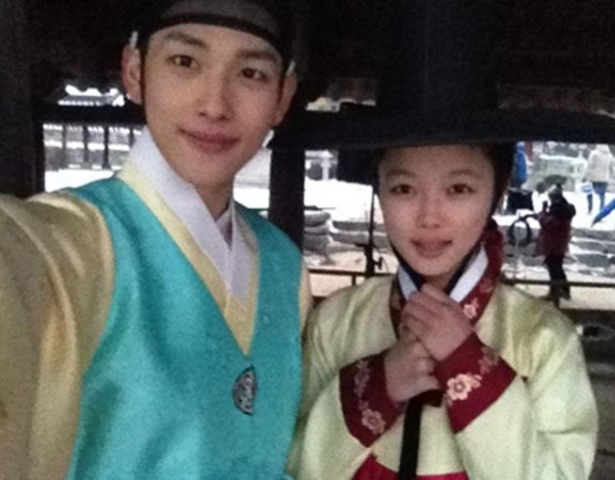 'Moon Embracing the Sun' Yim Siwan & Kim Yoo Jung Reunite After 8 Years