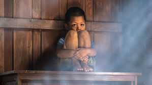 [인-잇] 맨발로 뛰쳐 나온 아이&hellip;온 마을이 나서야 할 때