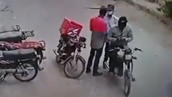 훔친 물건 1초 만에 돌려준 '허술한(?)' 파키스탄 강도