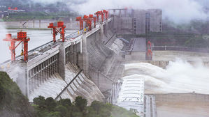 말 많던 세계 최대 싼샤댐, 이례적 폭우에 붕괴설 휩싸이기도