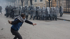 레바논 군인들 경제난에 '고기 식사' 못한다
