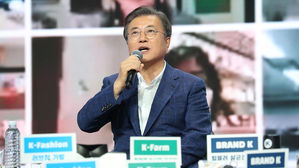 문 대통령 "지금은 소비가 애국&hellip;소비 촉진 당부" 대한민국 동행세일 참석