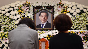 박원순 시장 유족 측 "고인 명예훼손 행위에 법적 대처할 것"