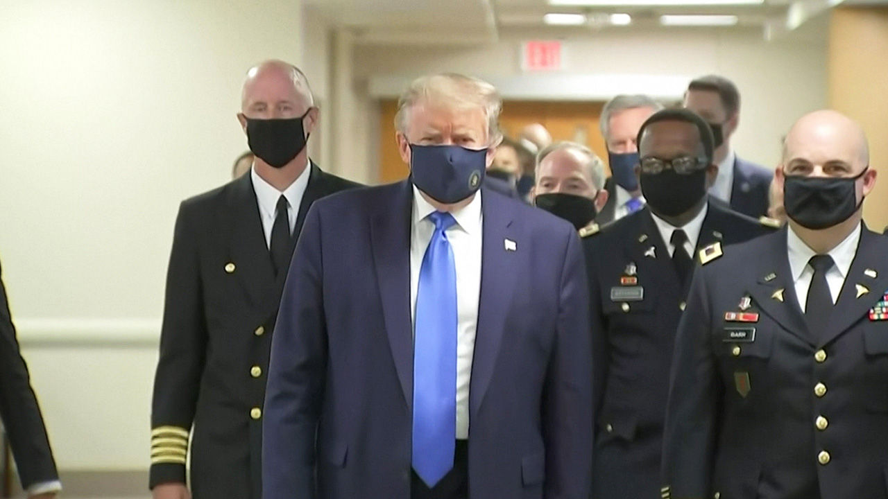 [12리]시신 냉동트럭 또 등장..트럼프도 마스크