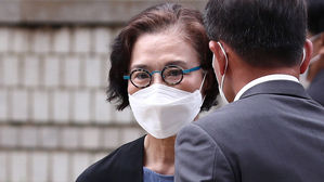 이명희, 갑질 폭행도 집행유예…'관대한 판결' 비판