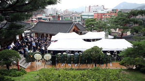 이승만 전 대통령 55주기 추모식&hellip;문 대통령은 조화 보내