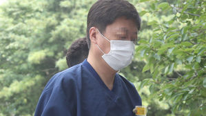 '라임 로비 · 횡령' 전 리드 회장 1심서 징역 6년