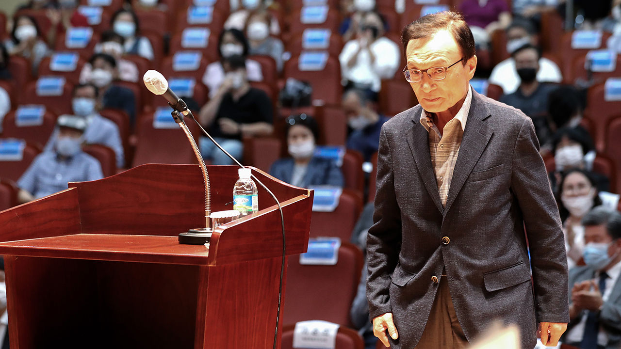 "한강변에 아파트만, 천박한 도시 안돼"…"부끄러운 발언"