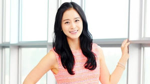 [SBS Star]  Kim Tae-hee Renews Contract with Her Current Agency