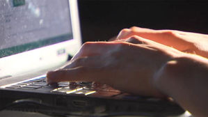 [IN팟] "커뮤니티에 적은 푸념글&hellip;아내가 볼까 불안"