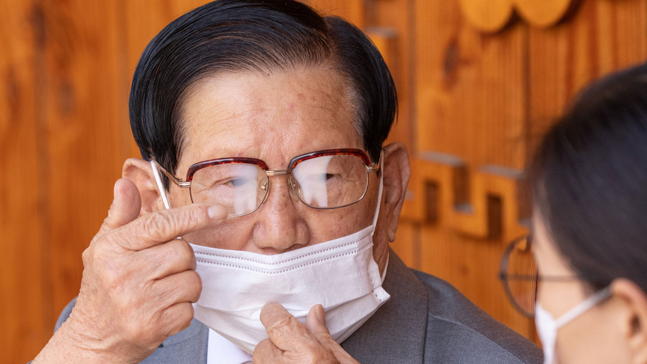 신천지 이만희 총회장 '구속 기로'…법원 영장실질심사 개시