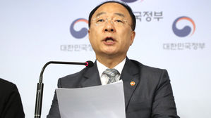 홍남기 "9억 이상 고가주택 매매 자금출처 의심 거래 상시조사"