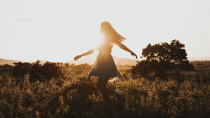 [인-잇] 혼자서 잘 노는 사람이 결혼생활도 좋다