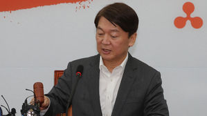 안철수 "靑 비서진, 직보다 아파트 택한 것"