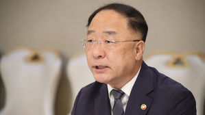 홍남기 "전월세 전환율 2.5%로&hellip;9월 공공재개발 공모"