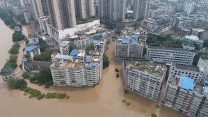 中 물폭탄에 싼샤댐 수문 11곳 개방&hellip;물에 잠긴 충칭