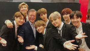 [SBS Star] President Moon Jae-in Congratulates BTS on Its Historic Billboard Hot 100 #1