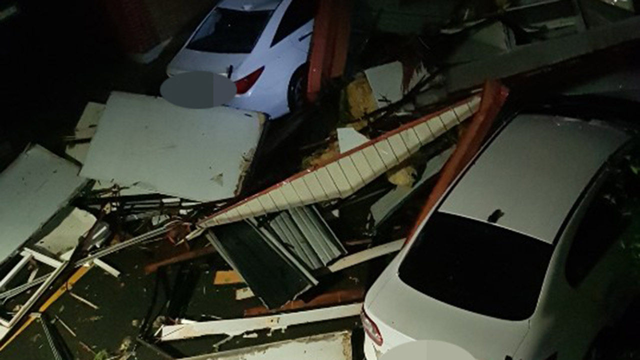 태풍 마이삭에 아수라장으로 변한 부산 골목 (사진=연합뉴스)