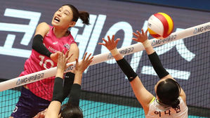 '김연경 20점' 흥국생명, 현대건설 또 완파&hellip;무실세트 결승 선착