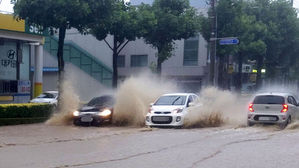 태풍 '하이선' 강원 동해안 접근 중&hellip;350여 명 주민 사전 대피