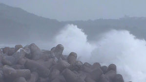 태풍 '하이선', 지면 마찰로 약화됐다지만&hellip;초속 35m 강풍 주의