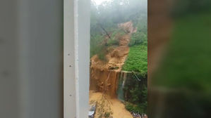 [영상] 수영장처럼 변한 도로&hellip;태풍이 할퀸 부산 상황