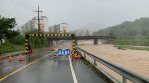 태풍 '하이선' 울진 남쪽 약 70㎞ 육상서 북상 중