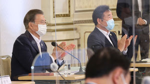 문재인 대통령과 더불어민주당 이낙연 대표