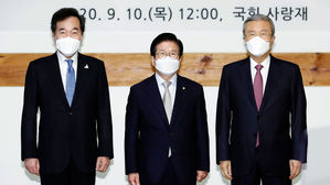 기념촬영하는 박병석 의장, 이낙연 대표와 김종인 비상대책위원장