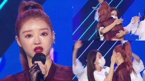 [SBS Star] VIDEO: OH MY GIRL HYOJUNG Gives YOOA a Big Hug After She Wins First Place as a Soloist