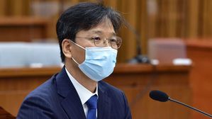 조국 옹호 선관위원 후보&hellip;野 "19금 수준" 與 "표현의 자유"