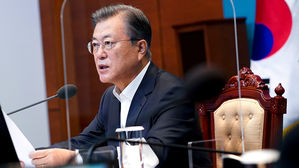 문 대통령 "중소·벤처기업, 디지털 경제의 주역으로"