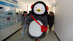 펭수 국감 불출석&hellip;"펭수다운 세계관과 신비감 지켜야"