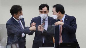 '옵티머스 핵심' 전직 청와대 행정관 등 증인채택