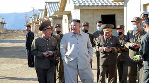 김정은 감덕지구 시찰 (사진=노동신문 홈페이지 캡처, 연합뉴스)