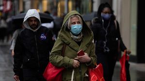 영국 런던 가구간 만남 금지&hellip;코로나19 대응 2단계