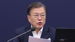 문 대통령, 홍남기 부총리에 "방역 이어 경제 성공모델 만들어 달라" 당부