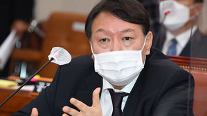 국감서 답변하는 윤석열 검찰총장