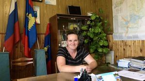 들러리로 나섰다 시장에 깜짝 당선된 러시아 청소부