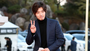 [SBS Star] Kang Ha Neul Apologizes to Fans for Growing a Beard