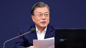 문 대통령 "경제 빠르게 회복…내년 상반기 정상궤도 진입"