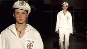 [SBS Star] VIDEO: ASTRO Cha Eun-woo Makes Debut as a Runway Model