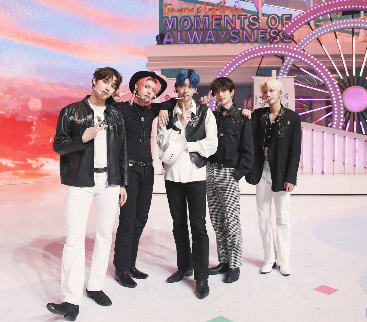 A TXT Fanboy Mesmerizes K-pop Fans for His Adorable Reaction & Dance Videos