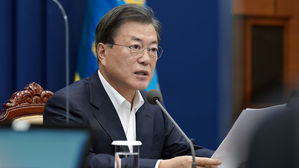 문 대통령 "평화와 번영으로 참전용사 명예 지킬 것"